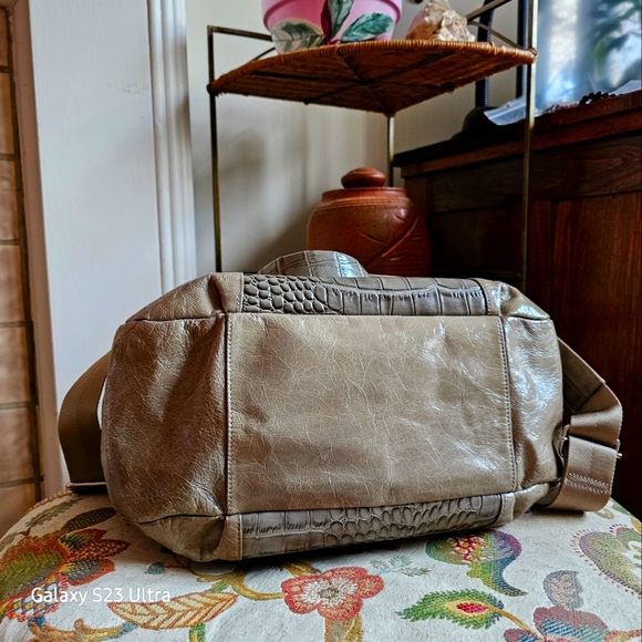 Soprano patent leather satchel with alligator embossed design. Dark taupe. - Picture 3 of 15